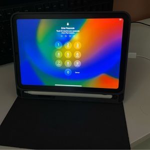 iPad Mini barely used. Included charger Apple Pencil, paperlike cover